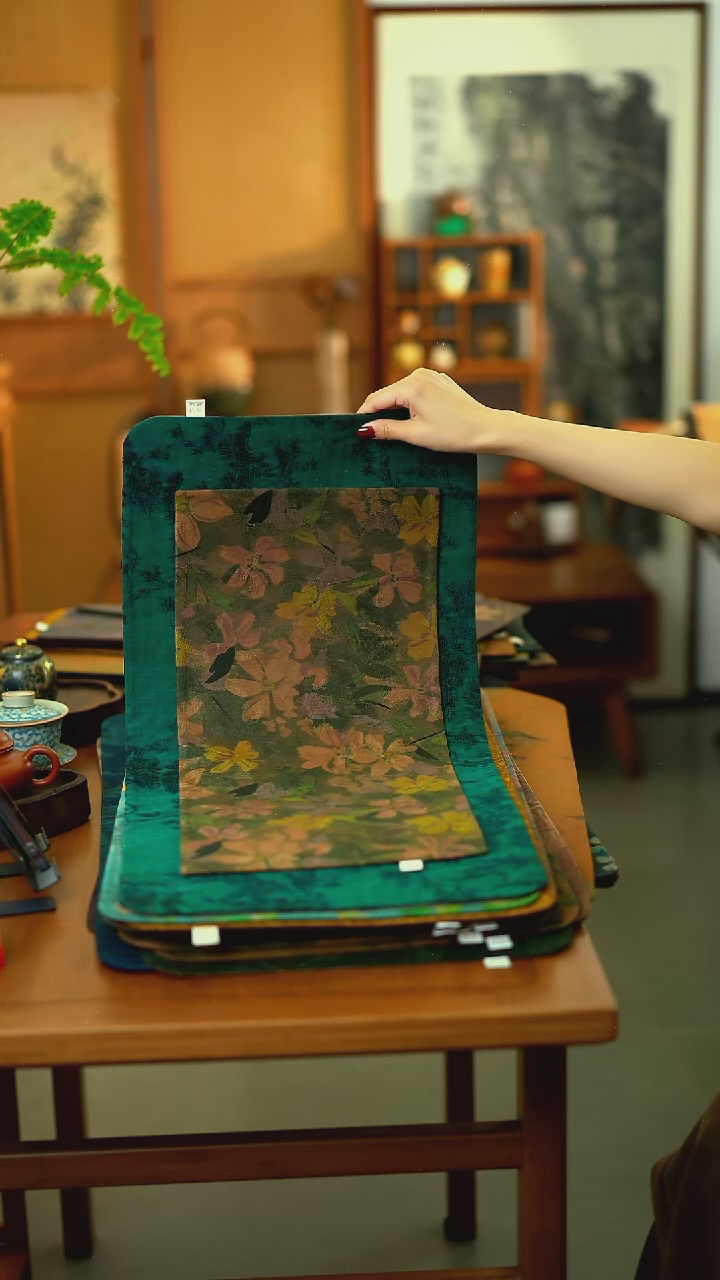 大片冰咖绿加小花意