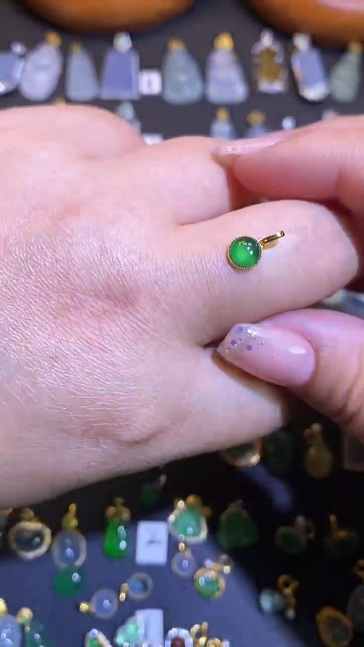 【闪购商品】翡翠吊坠(不含链)18K金镶嵌1