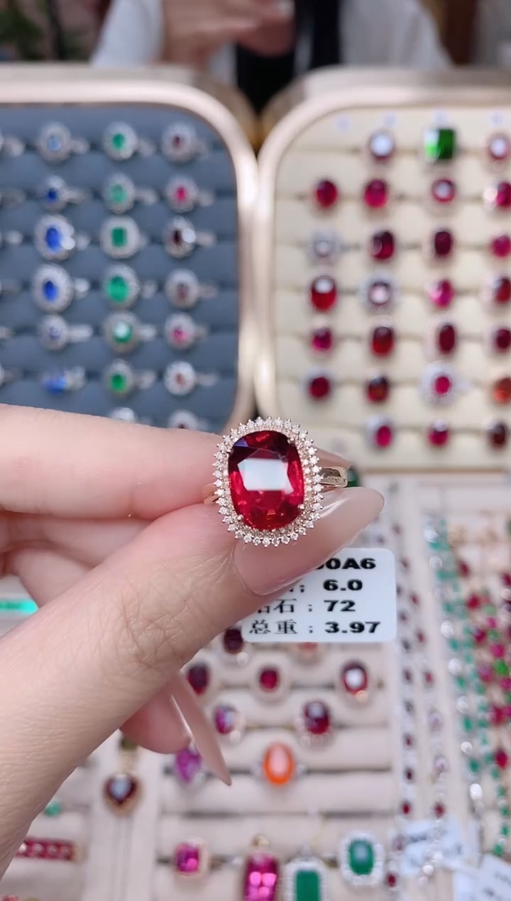 18K金镶嵌碧玺戒指碧玺6CT