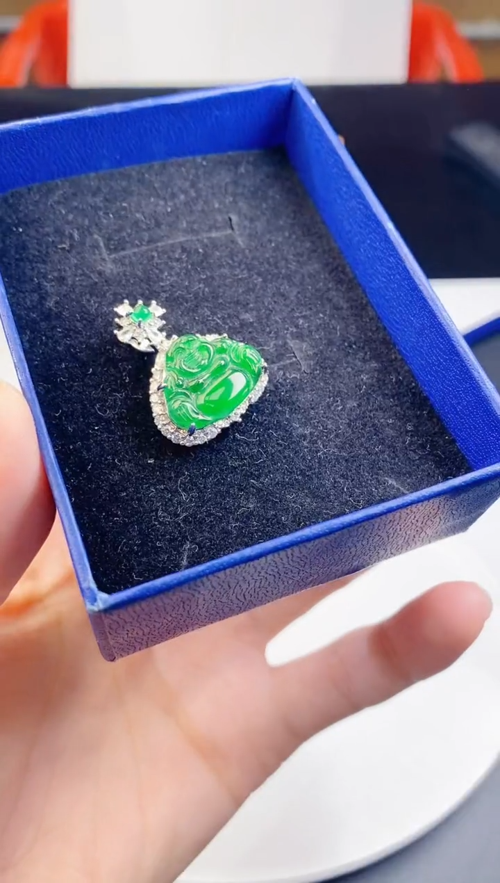 颈饰未镶嵌翡翠·