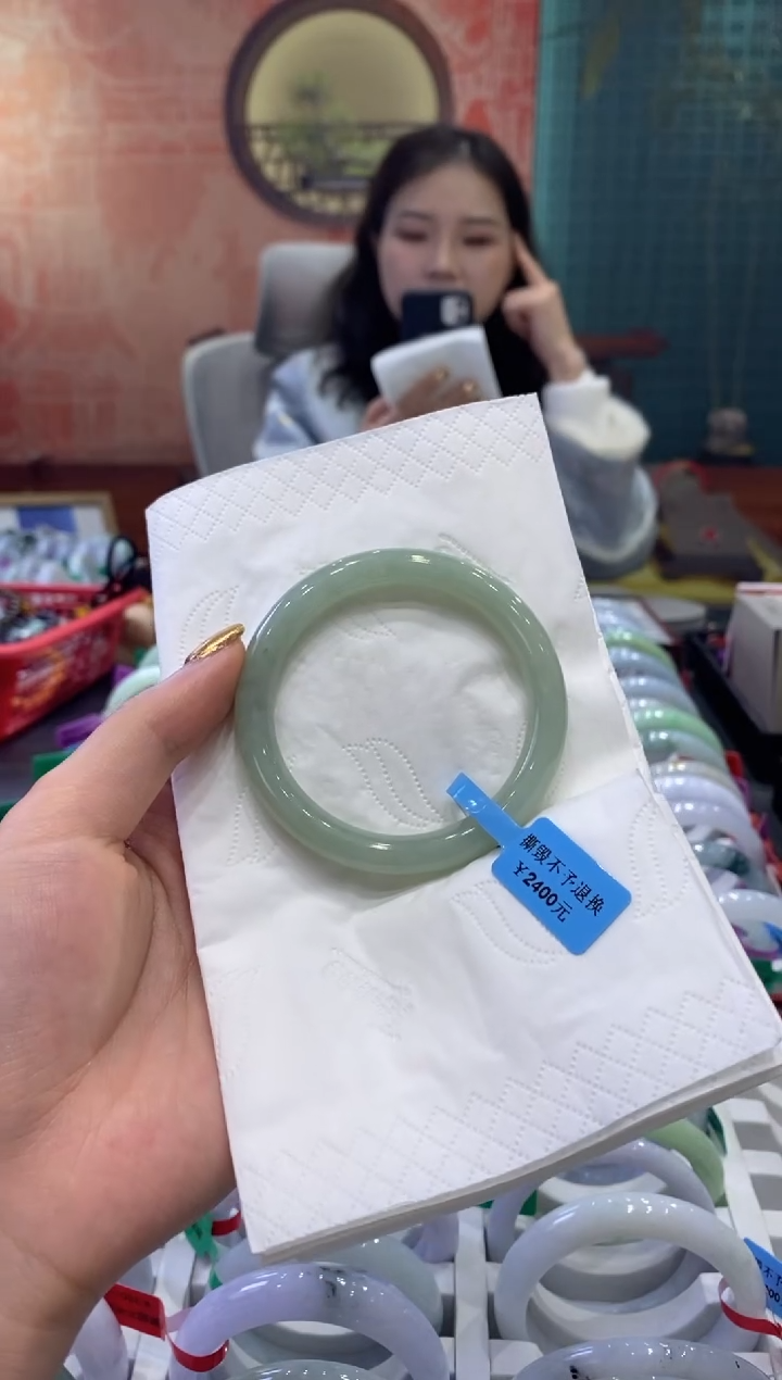 【闪购商品】翡翠手镯未镶嵌多人18177