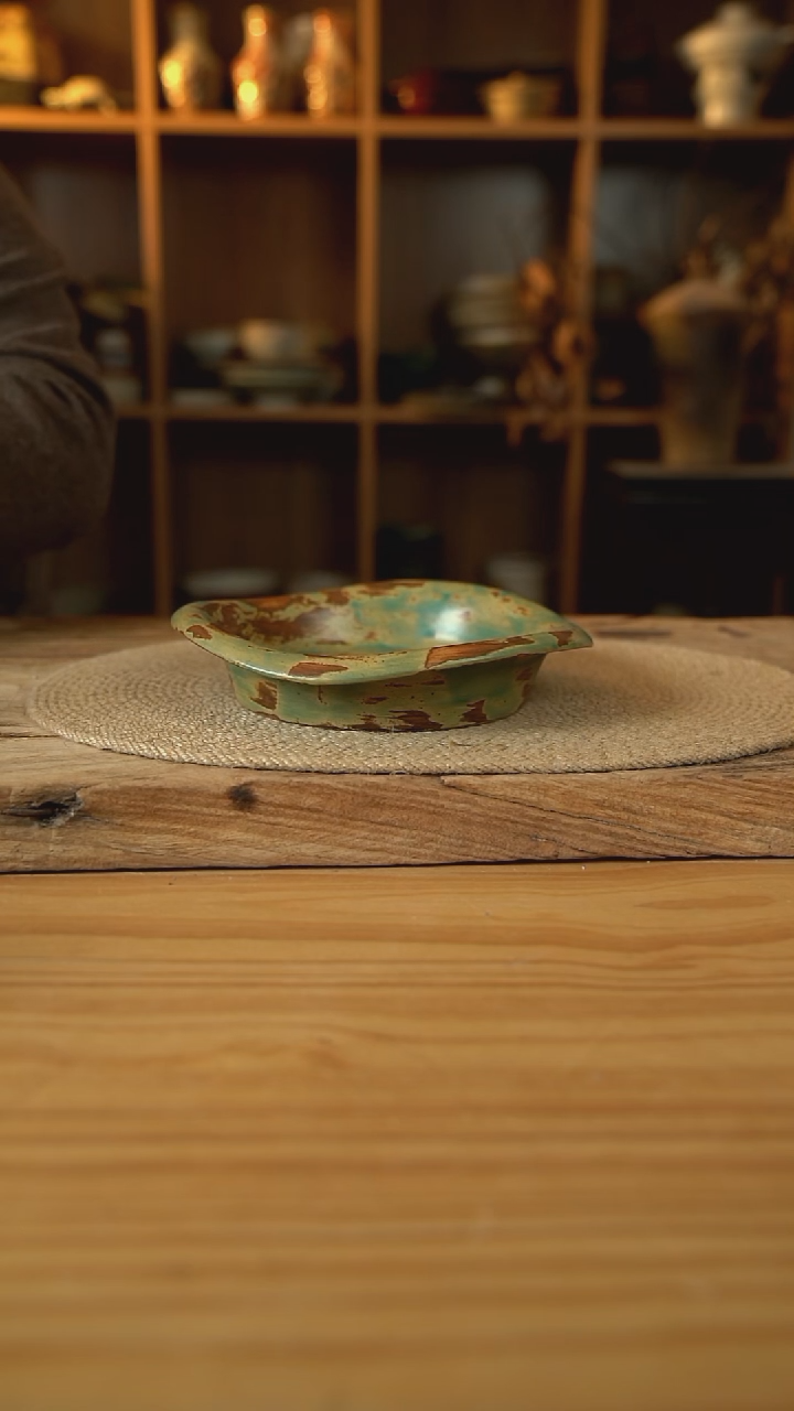 黄绿色系列的宽边帽子盘1个