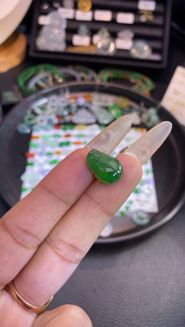 【闪购商品】翡翠挂件未镶嵌貔貅