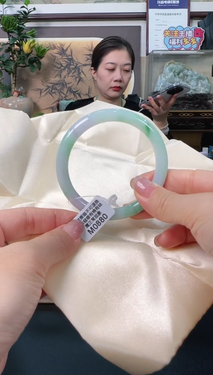 未镶嵌手镯翡翠M0880圆条52需包容