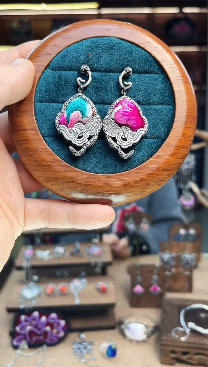 【闪购商品】织绣1684黔东南苗族刺绣