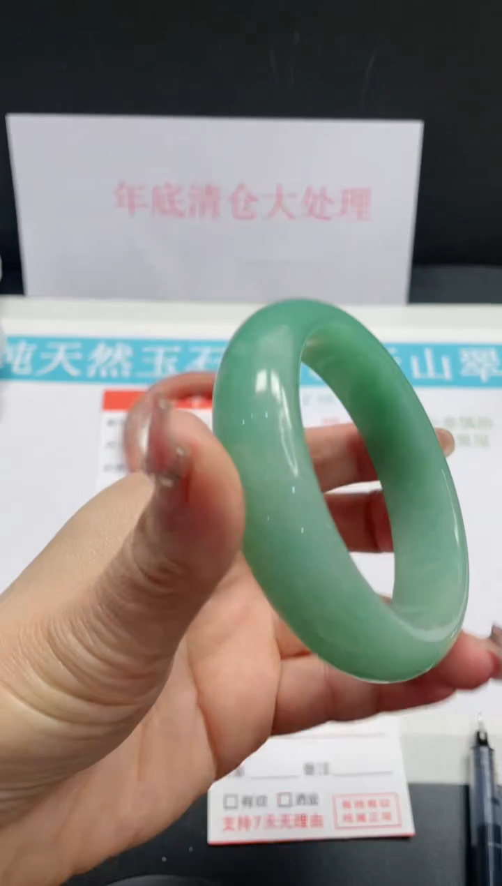 【闪购商品】石英质玉手镯未镶嵌35