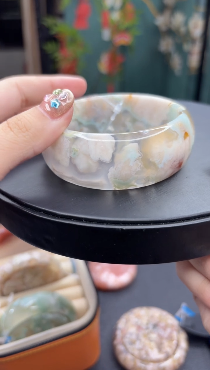 【闪购商品】石英质玉手镯未镶嵌128（61圈）