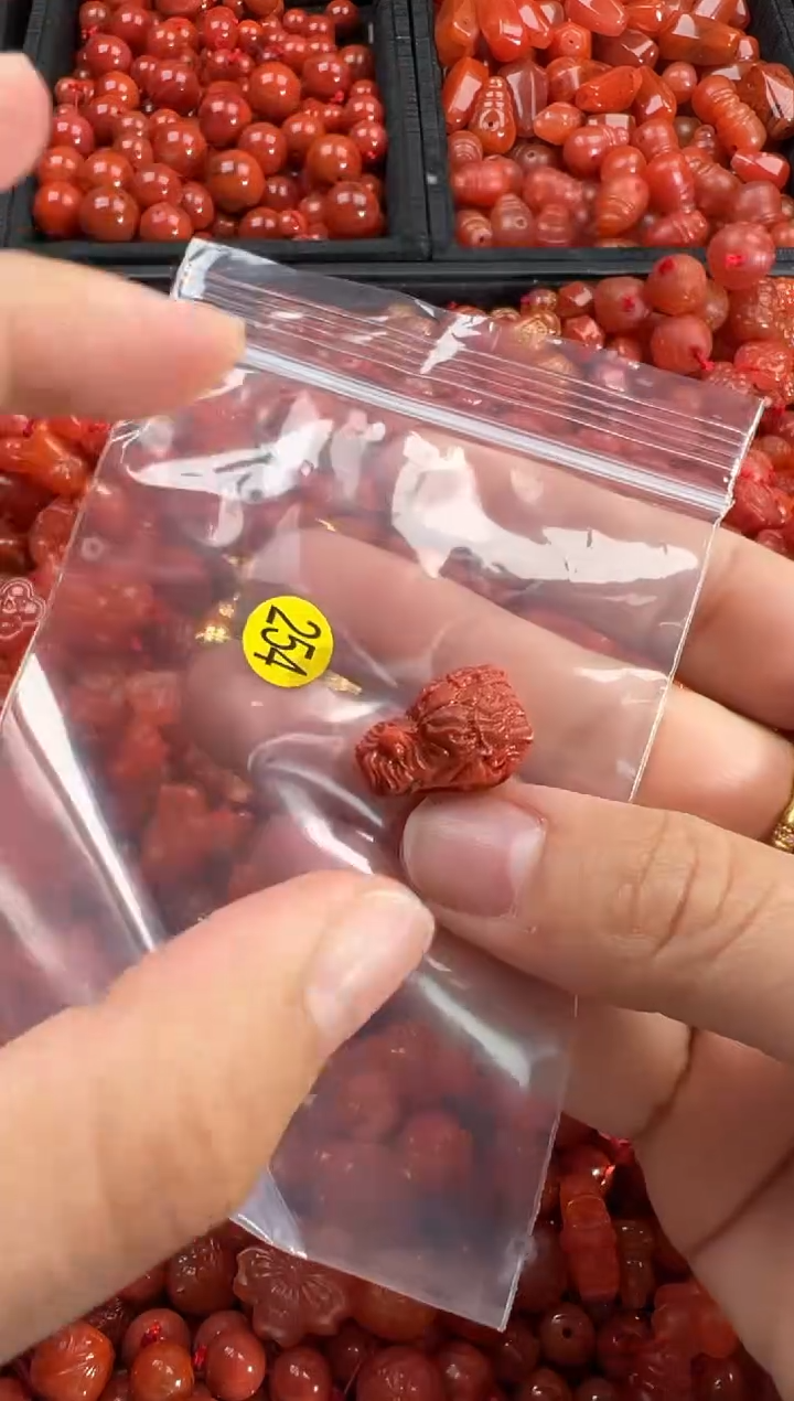 【闪购商品】南红玛瑙颈饰未镶嵌1