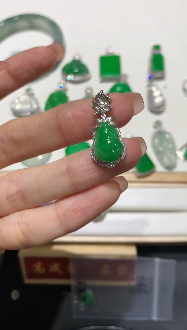 【闪购商品】翡翠吊坠(不含链)18K金镶嵌团购6