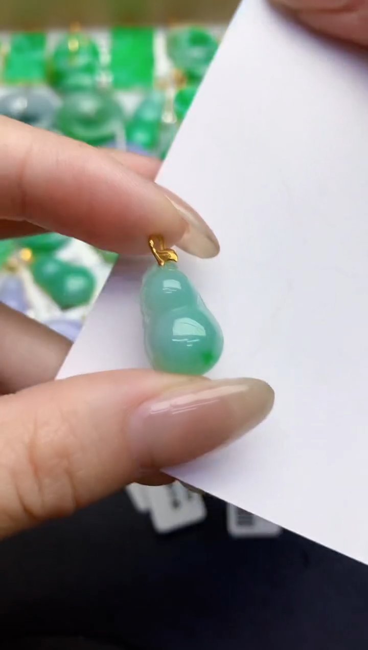 翡翠18K金镶嵌颈饰缅甸天然翡翠A货