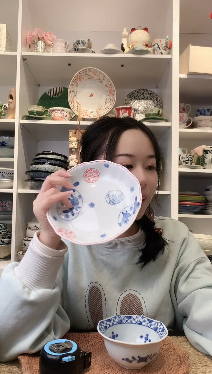 陶瓷蓝凛堂茄子兔子盘子16.5cm