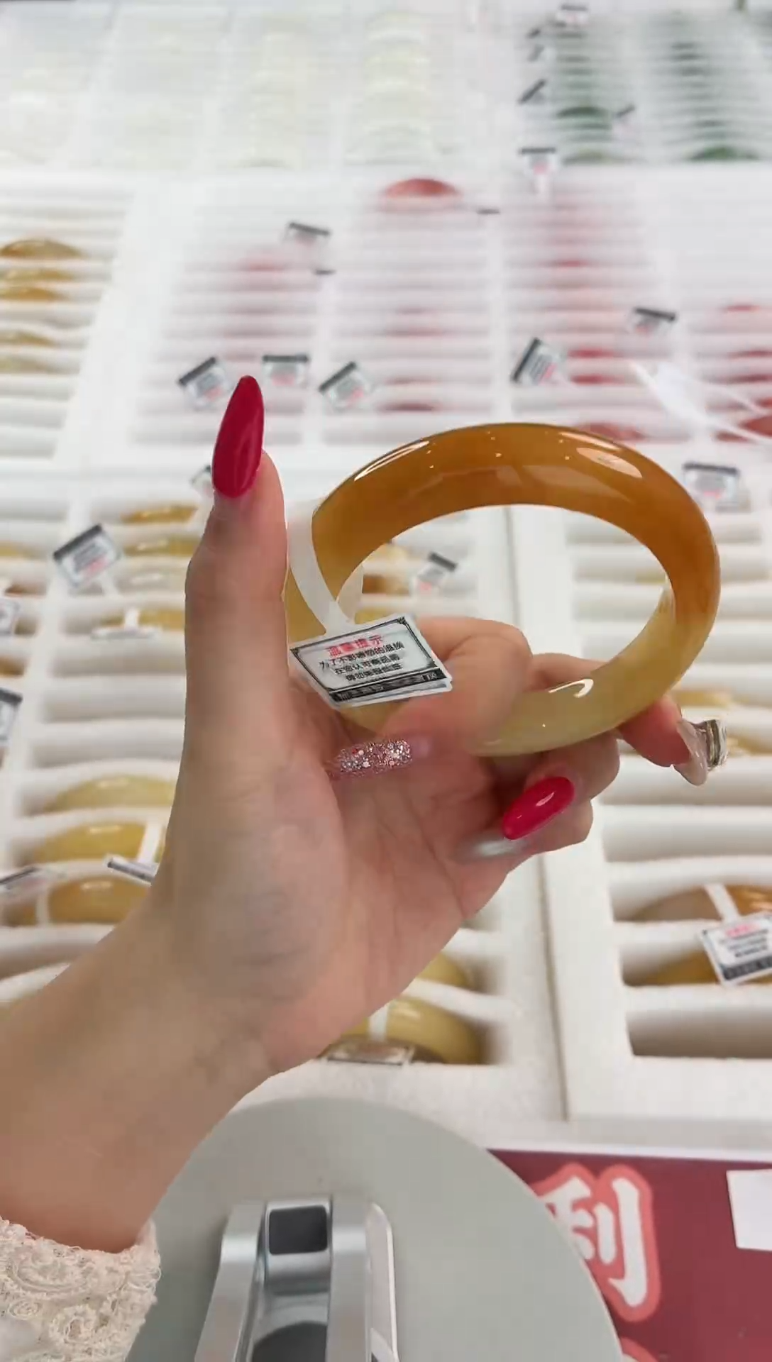 未镶嵌手镯石英质玉135.61