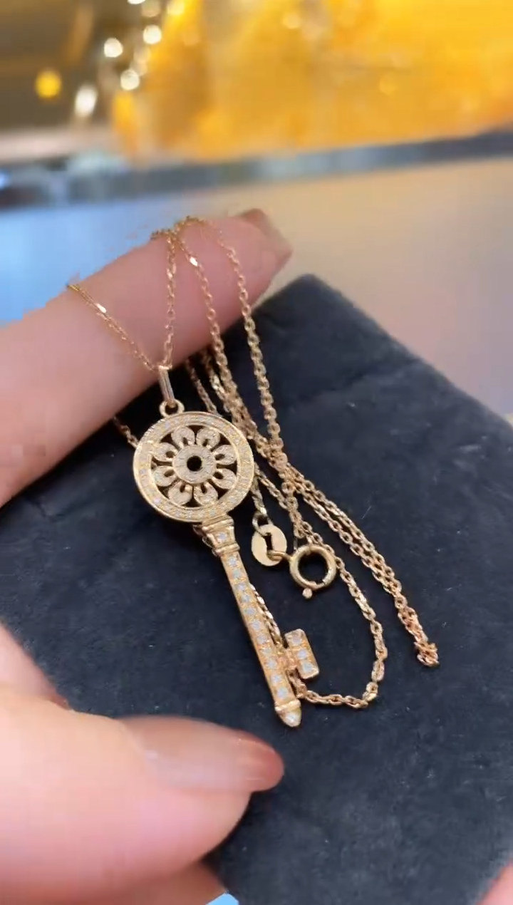 【闪购商品】钻石颈饰18K金镶嵌钥匙项链