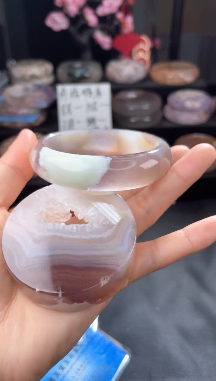 【闪购商品】石英质玉手镯未镶嵌63