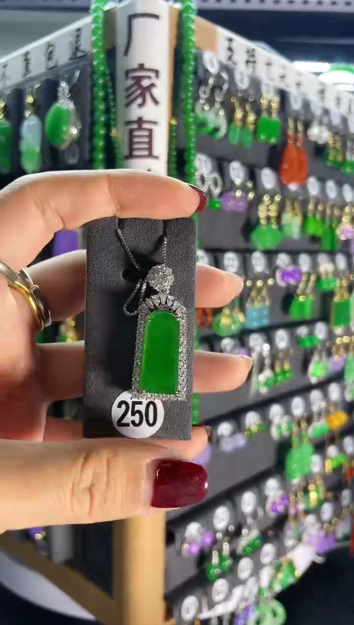 【闪购商品】翡翠耳饰银S925镶嵌250...