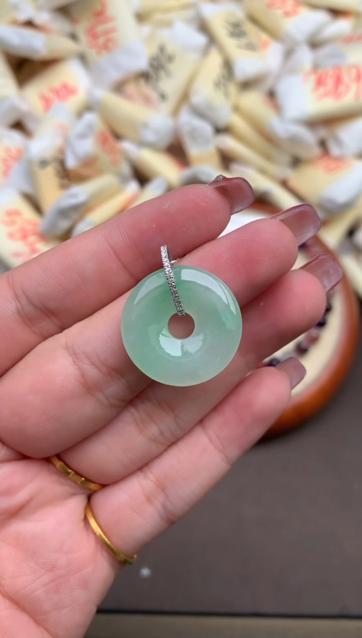 翡翠挂件18K金镶嵌—