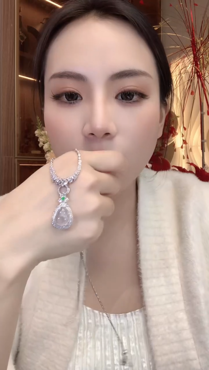 【闪购商品】翡翠吊坠(不含链)18K金镶嵌C8