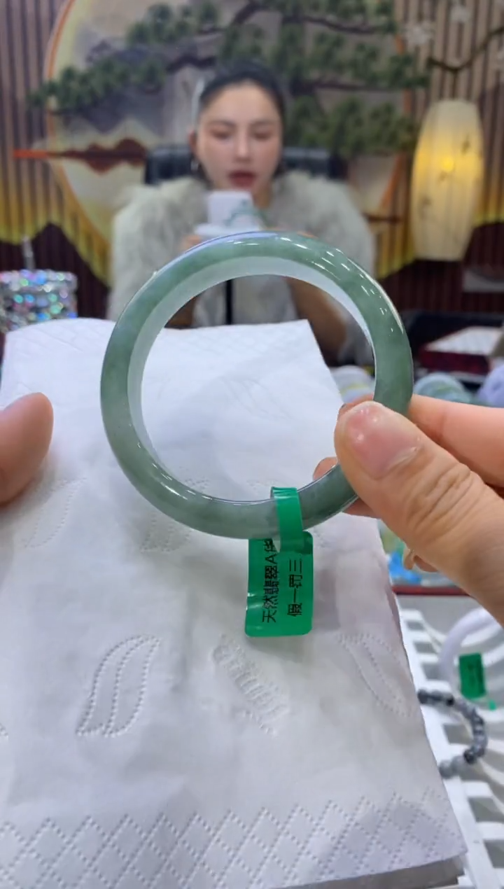 【闪购商品】翡翠手镯未镶嵌多人004476