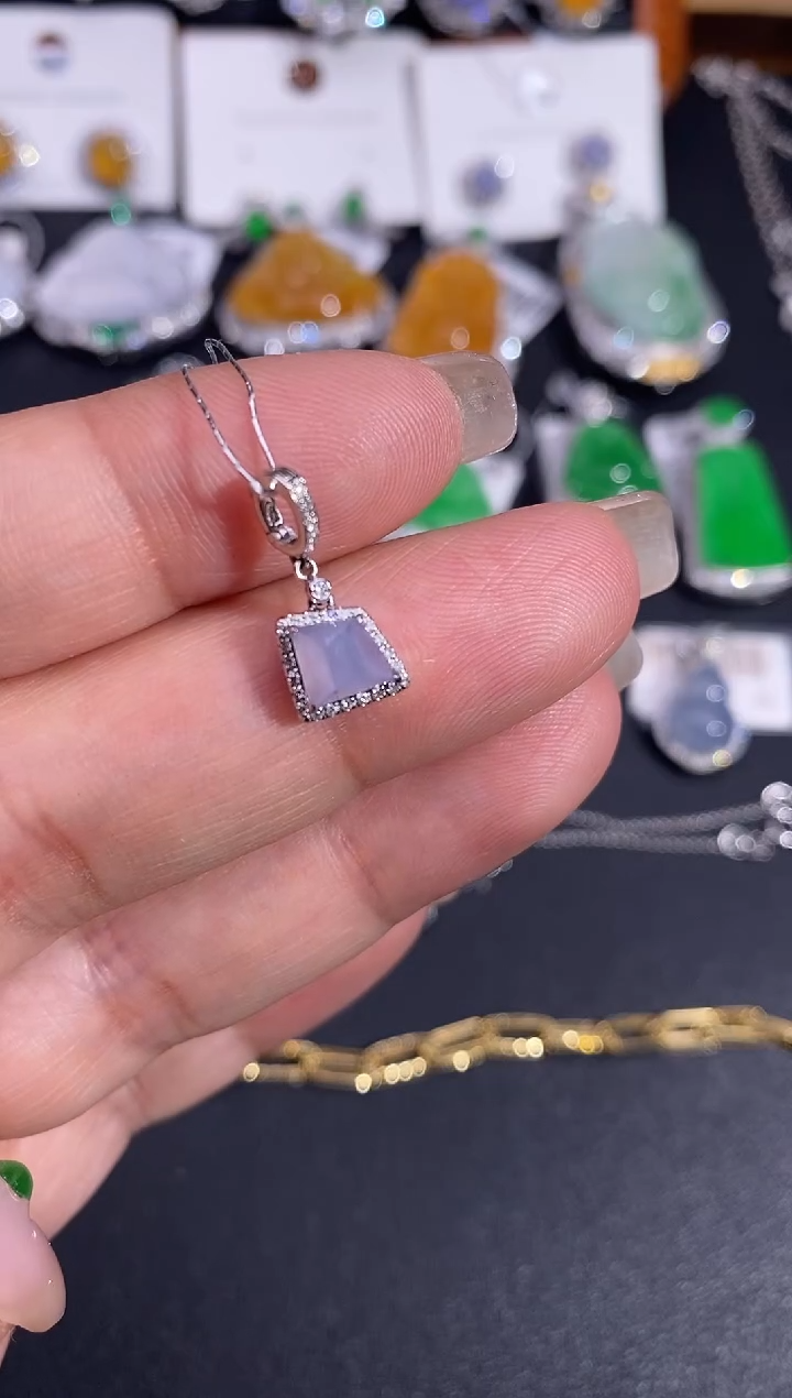 【闪购商品】翡翠吊坠(不含链)18K金镶嵌吊坠
