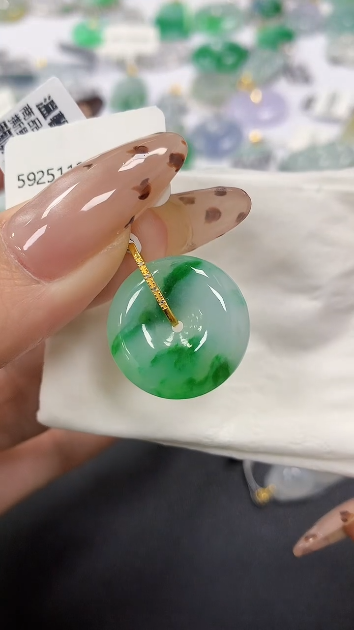 颈饰18K金镶嵌翡翠a货假一赔三支持复检百元上9元证书费自理