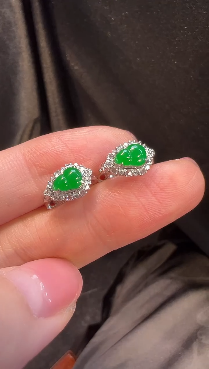 18K金镶嵌翡翠耳饰米**咪L6