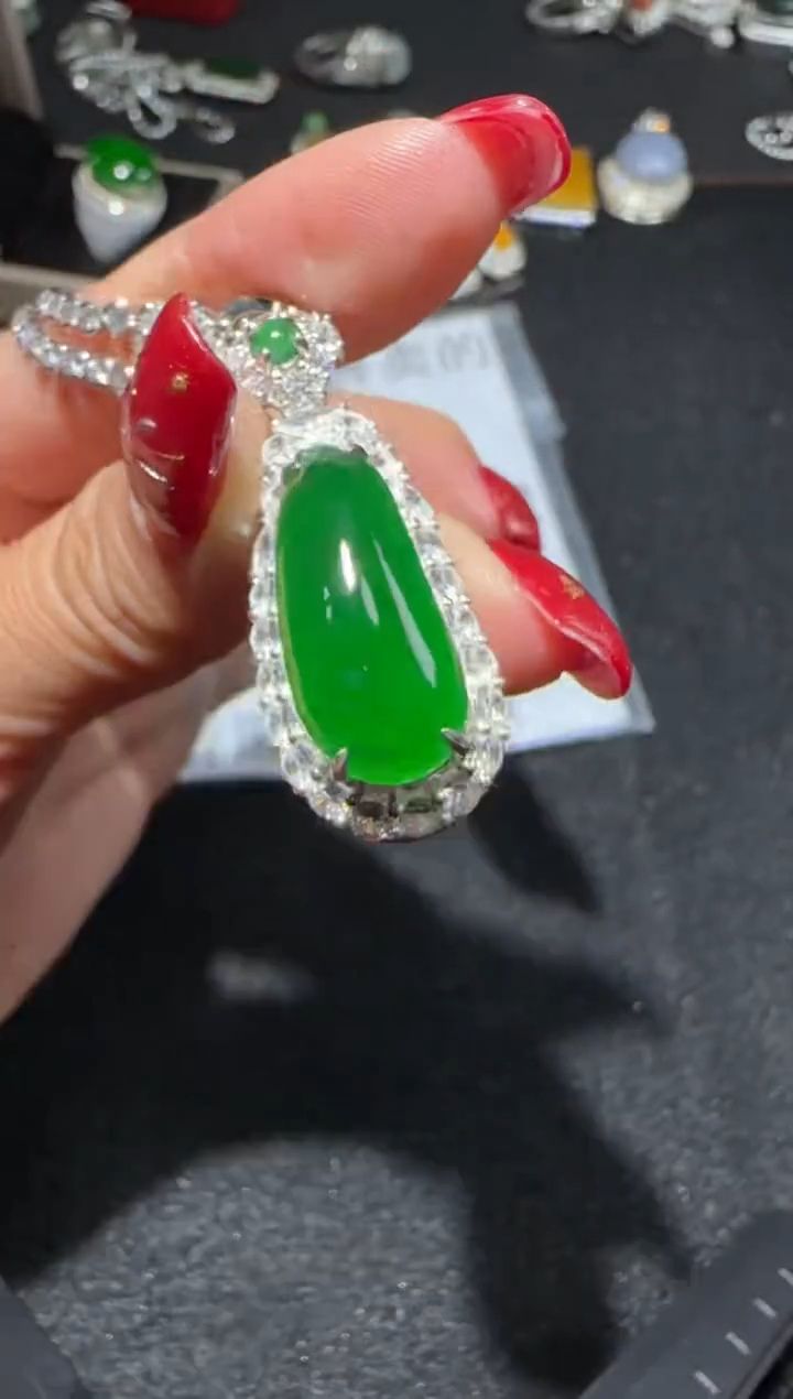 【闪购商品】翡翠吊坠(赠链)银S925镶嵌多样性发货拍一发一