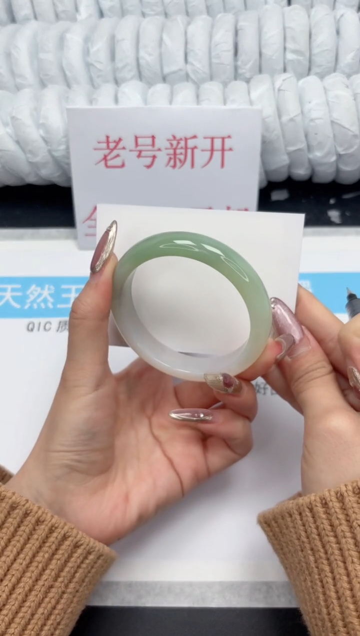 【闪购商品】石英质玉手镯未镶嵌53-56.2