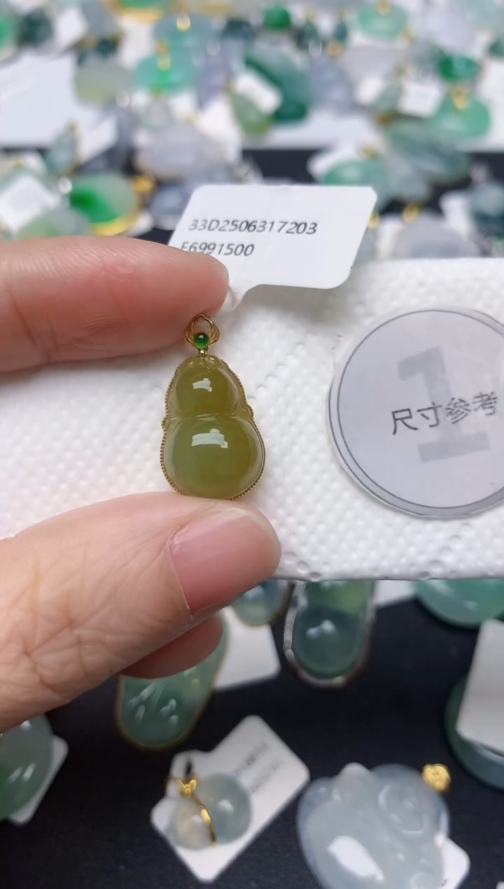 颈饰18K金镶嵌翡翠天然缅甸A货翡翠