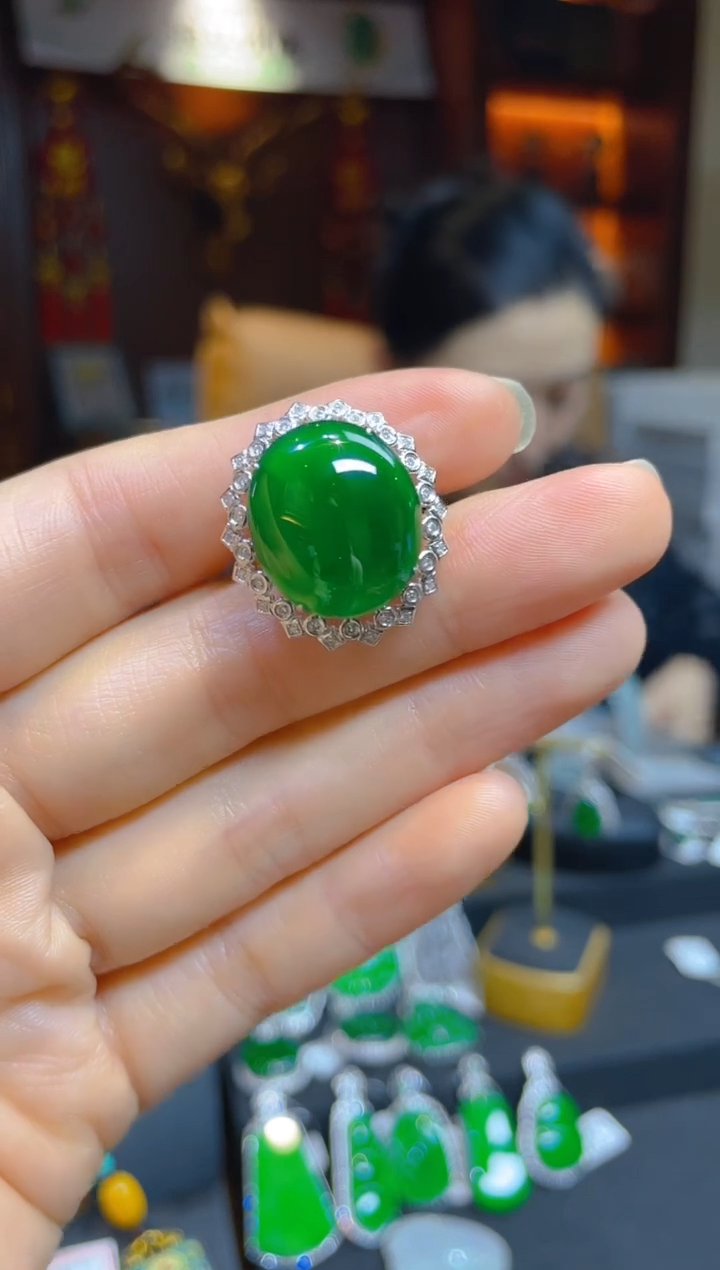 【闪购商品】翡翠戒指18K金镶嵌112100天然A货翡翠戒指