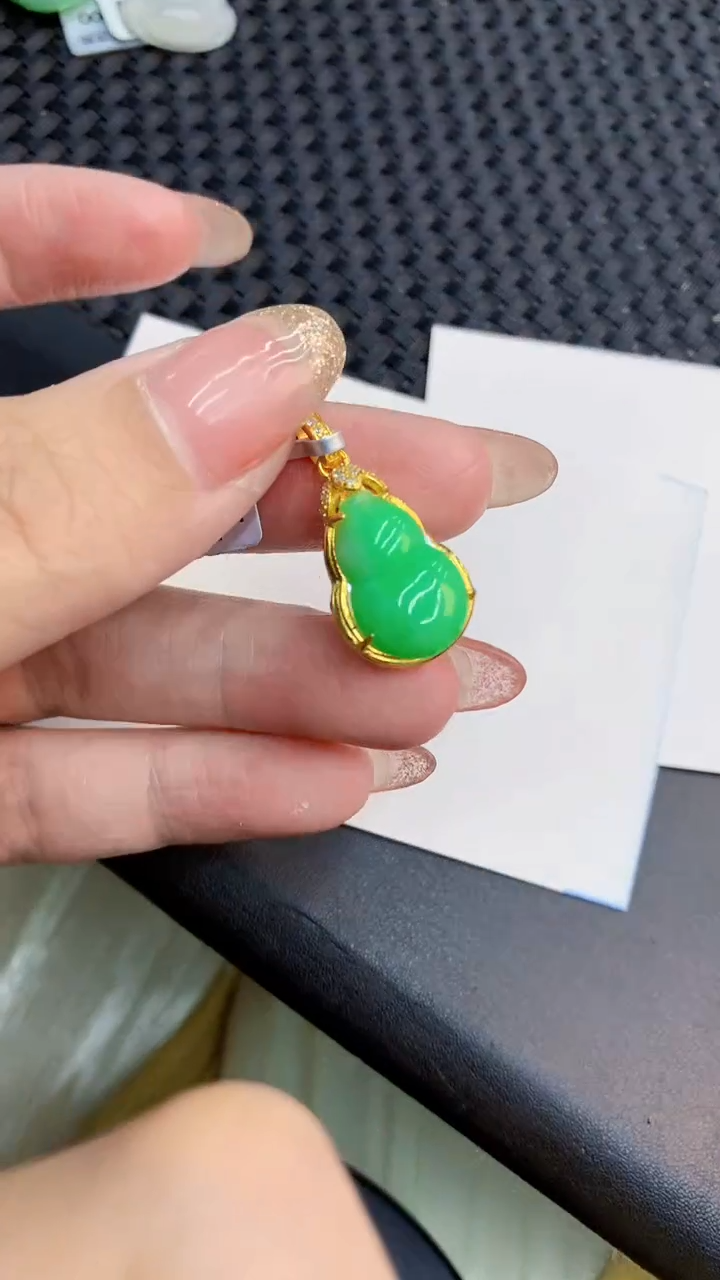 翡翠银S925镶嵌颈饰            8