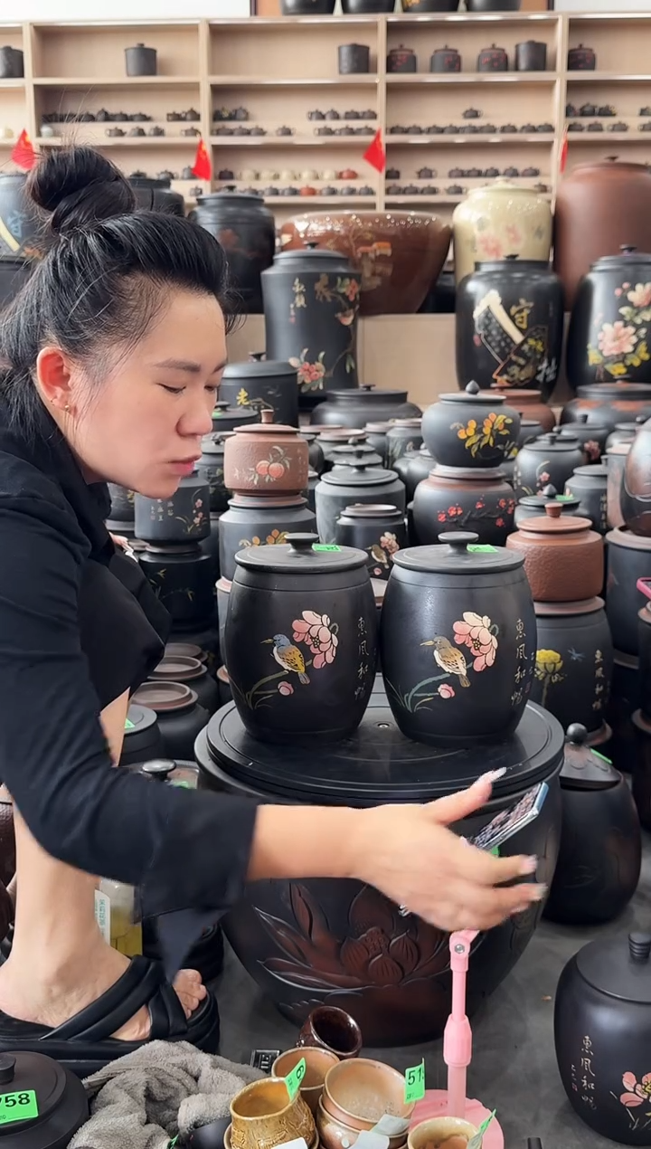 瑕疵茶叶罐 一对彩填 762 763 高柱