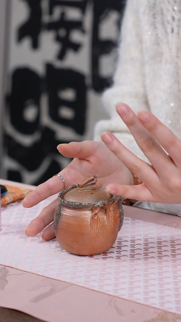 【闪购商品】柴烧佛手花宝瓶盖碗01