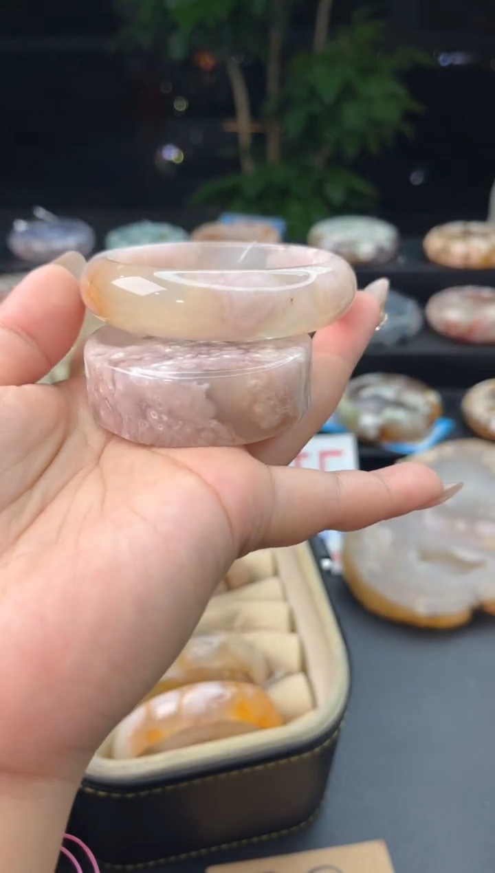 【闪购商品】石英质玉手镯未镶嵌赠送镯心（圈口56