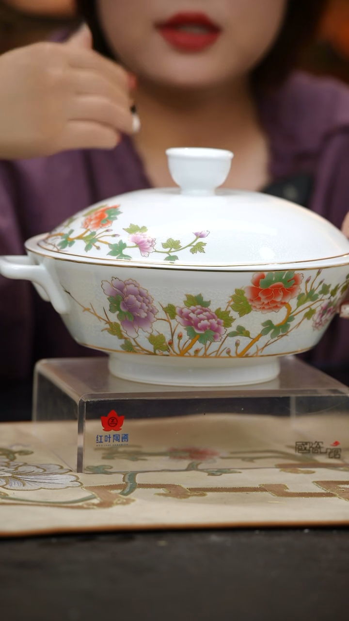 1个正价花想容9.5寸马蹄高脚带盖品呙（套）