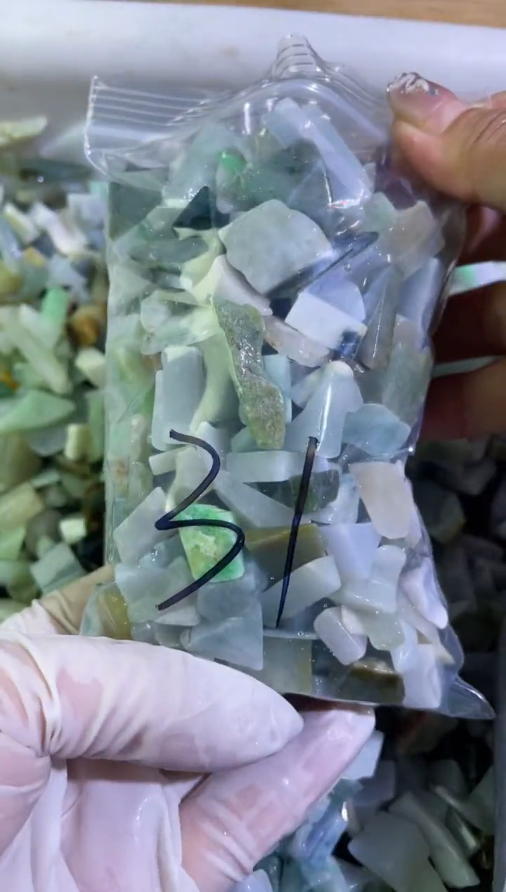 【闪购商品】翡翠颈饰未镶嵌天然翡翠小号500克31