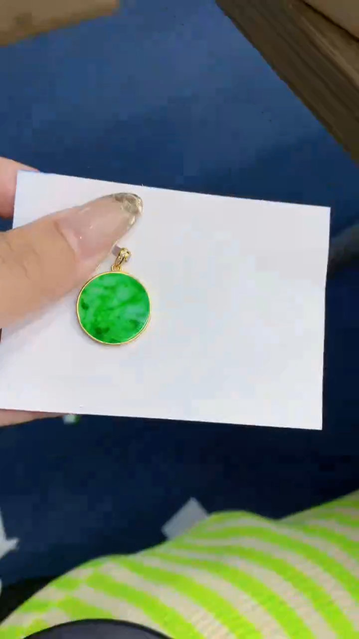 翡翠未镶嵌颈饰             1