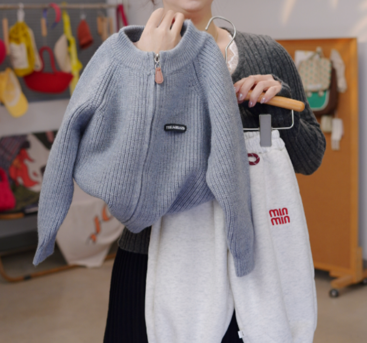 2025冬季加厚新款时尚潮流刺绣款开衫男女童亲子针织衫毛衣