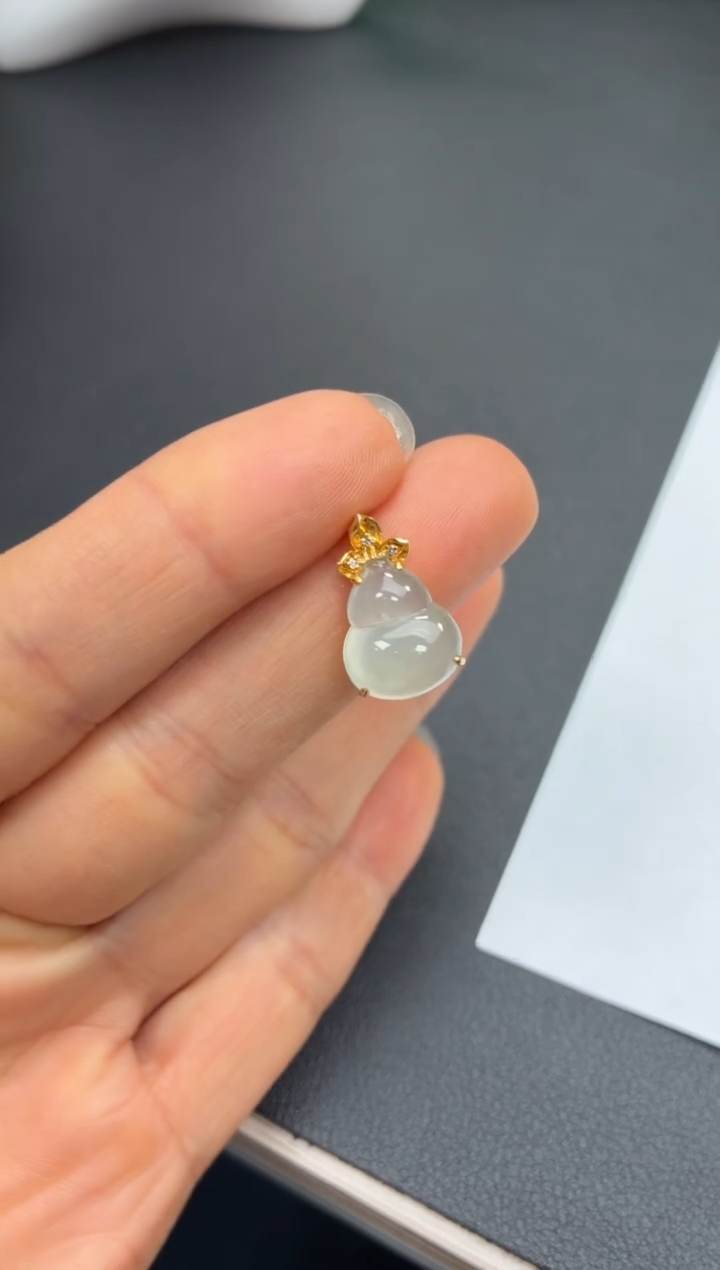 颈饰18K金镶嵌翡翠天然翡翠A货