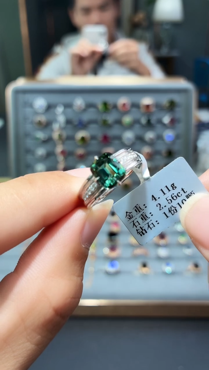 18K金镶嵌戒指碧玺2.56.