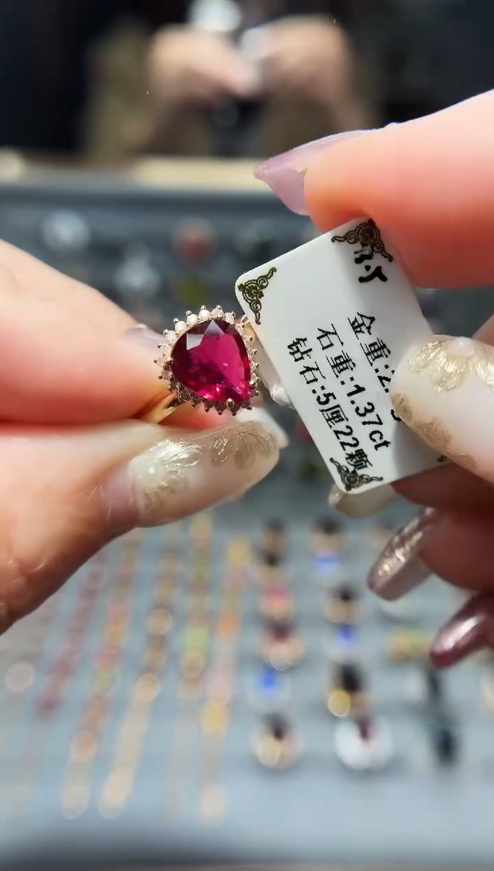 18K金镶嵌戒指碧玺1.37.