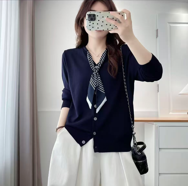 （703）2025秋季新款休闲百搭显瘦时尚简约条纹丝巾长袖针织衫女