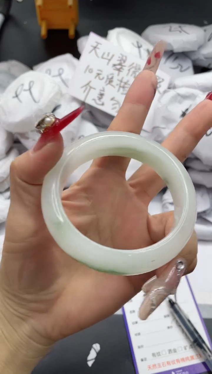 【闪购商品】石英质玉手镯未镶嵌337
