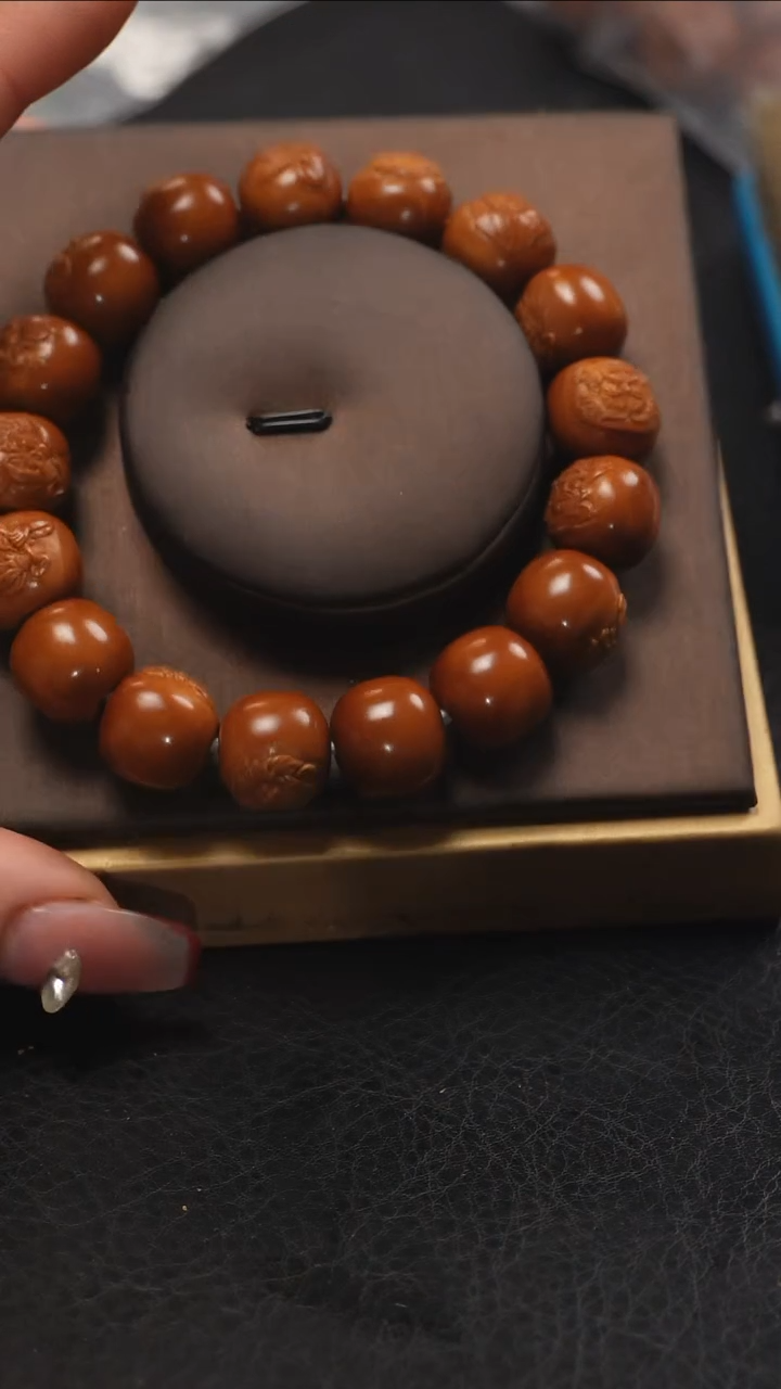 【闪购商品】橄榄核手串/手链鱼子精品核雕