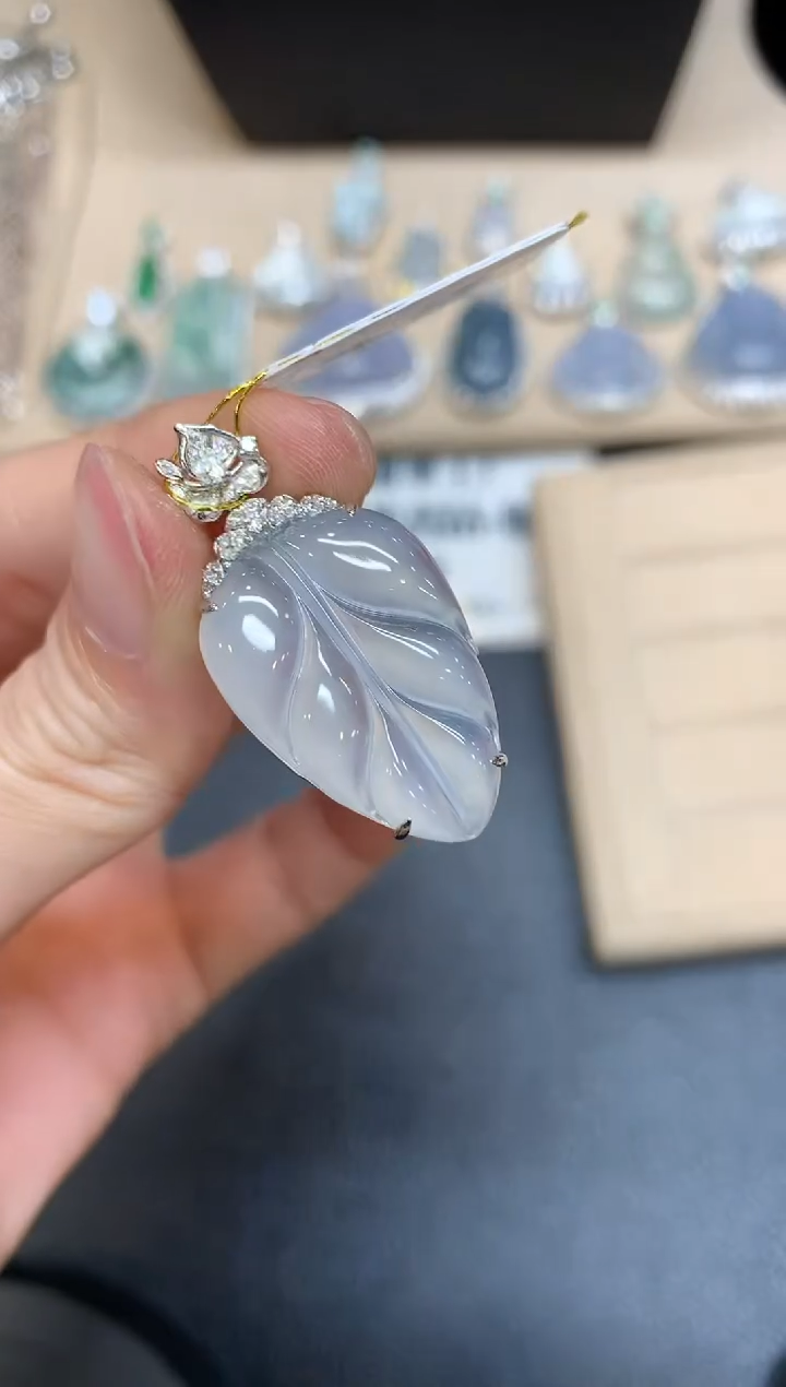 【闪购商品】翡翠吊坠(不含链)18K金镶嵌树叶【无服务费