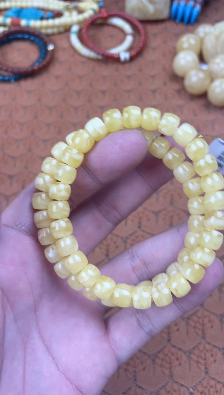 未镶嵌蜜蜡裸石WML8678多样性发其中一件