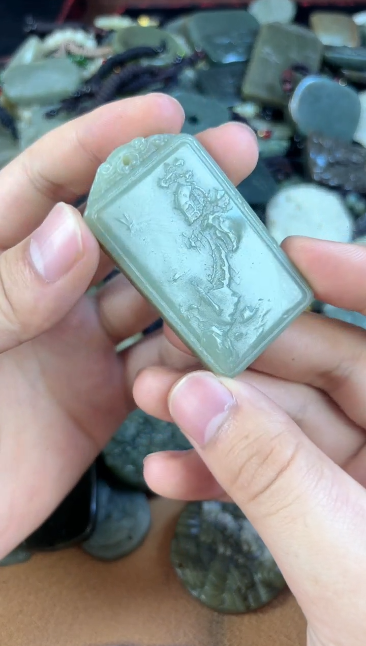 和田玉未镶嵌颈饰1