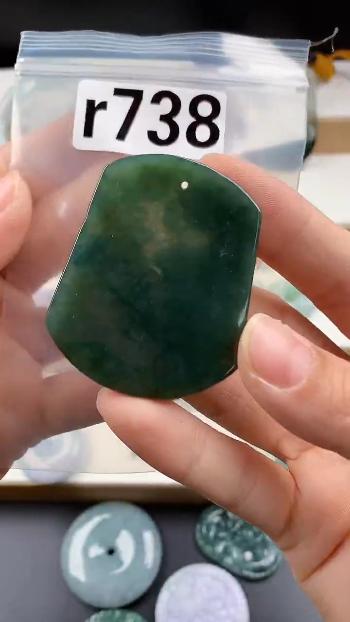 颈饰未镶嵌翡翠天然翡翠吊坠挂件