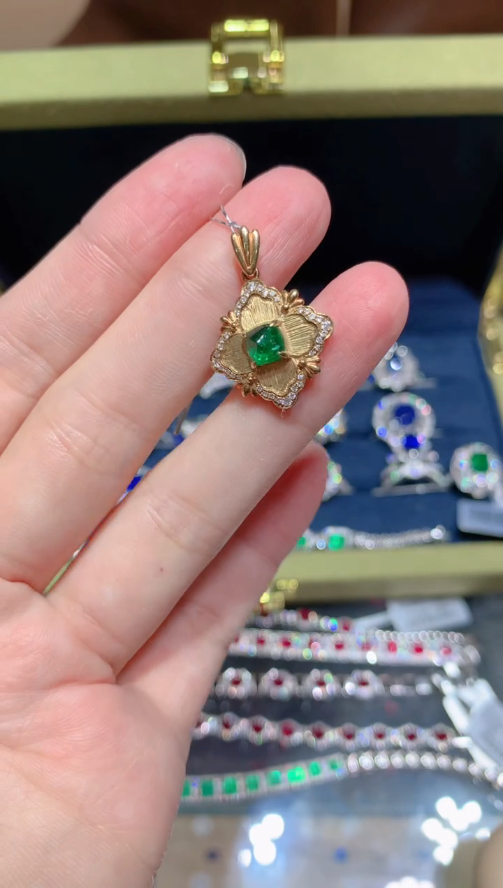 【闪购商品】祖母绿吊坠(不含链)18K金镶嵌0.7CT