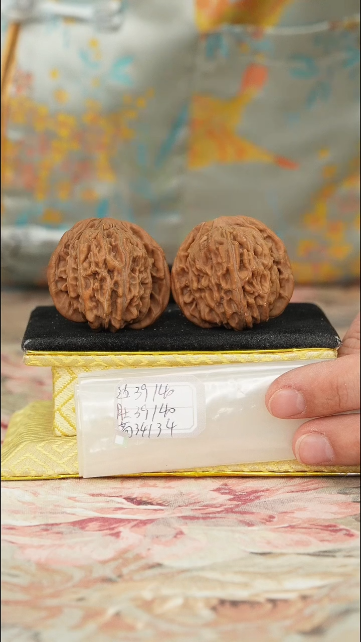 【闪购商品】文玩核桃把件一代楼