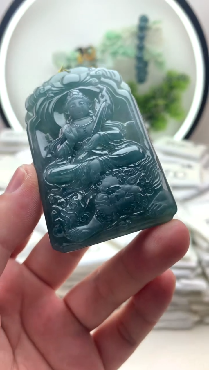 翡翠未镶嵌颈饰文殊